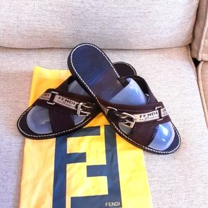 Fendi Selleria sandals Flip-Flops 🩴 👌Unisex.👫 Very nice and elegant👍